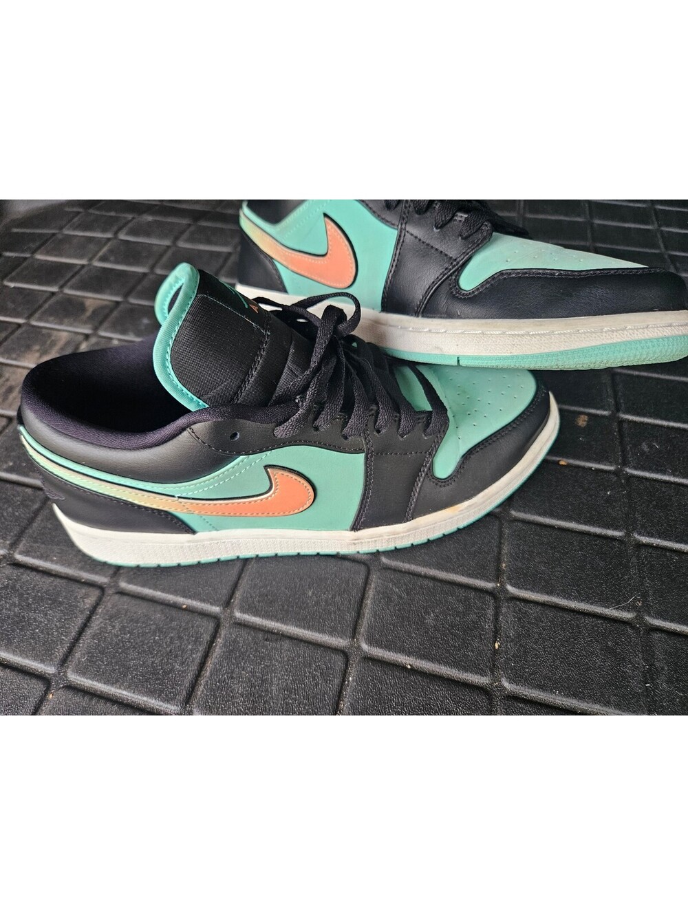 Men's Jordan Air Jordan 1 low se "tropical twist" Size 10.5
